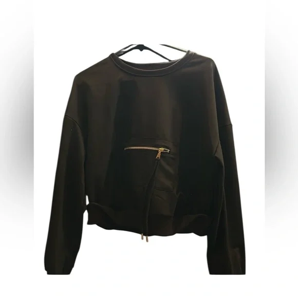 Black Sweatshirt with Front Zipper Pocket-Size Large-New With out tags-cropped - Picture 1 of 2